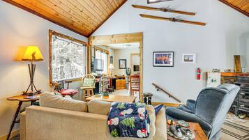 TV, fireplace, DVD player, books