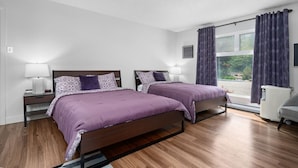 Room - Minimalist 2BR (Studio+1BR) Perfect for Groups! (Kimberley)