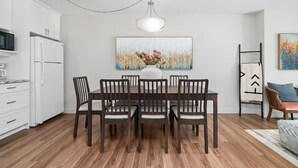 Dining - Minimalist 2BR (Studio+1BR) Perfect for Groups! (Kimberley)