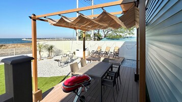 Viola (Up to 5 Guests): Barrel Sauna & Jet Bath, Fire Pit & BBQ Grill, Non Smoking | Individually decorated, individually furnished, free WiFi, bed sheets