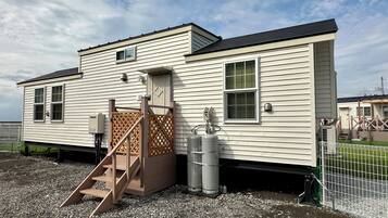 イリス(最大5名):焚火&BBQグリル完備 禁煙 | 客室ごとに異なる装飾、客室ごとに異なるインテリア、WiFi (無料)、ベッドシーツ