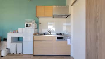 Kahden hengen standard-huone, 1 makuuhuone (Sirena(Upto2Guests)w/FirePit&BBQGrill) | Yksityinen keittiö | Täysikokoinen jääkaappi, mikroaaltouuni, liesi, riisinkeitin