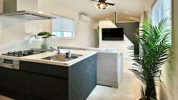 Luna(Up to 5 Guests): Barrel Sauna & Jacuzzi, Fully Equipped with Fire Pit & BBQ Grill, Non smoking | Private kitchen | Full-sized fridge, microwave, stovetop, rice cooker