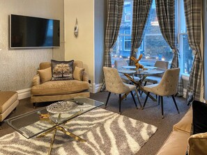 TV - 2 bedroom accommodation in Bowness-on-Windermere (Bowness-on-Windermere)