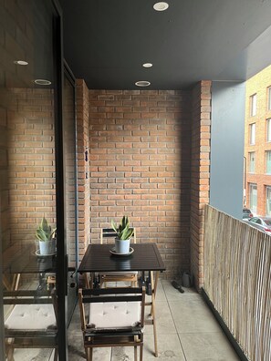 Outdoor dining - Spacious apartment in the heart of Hackney Wick (Zone 2 London) (London)
