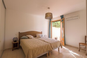 2 bedrooms, iron/ironing board, Internet, bed sheets - Semi-detached house with sea view near Ile Rousse (Belgodère)