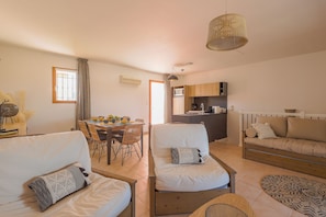 Living area - Semi-detached house with sea view near Ile Rousse (Belgodère)