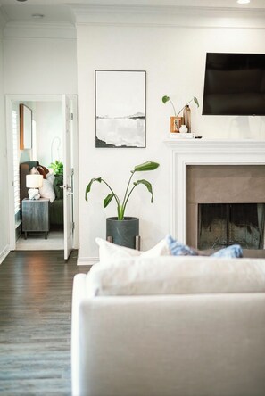 Living area - House of Benjamin (Aledo)