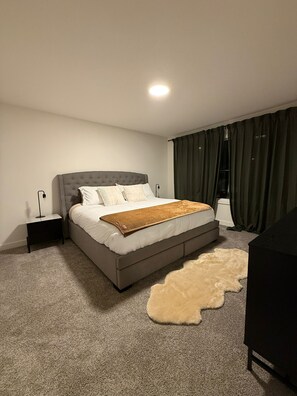 5 bedrooms, iron/ironing board, WiFi, bed sheets