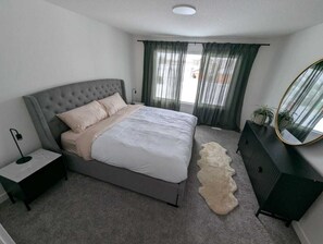 5 chambres, fer et planche à repasser, Wi-Fi, draps fournis