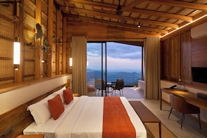 In-room safe, desk, laptop workspace, blackout curtains - Wishing Tree Boutique Resort Haputale (Haputale)