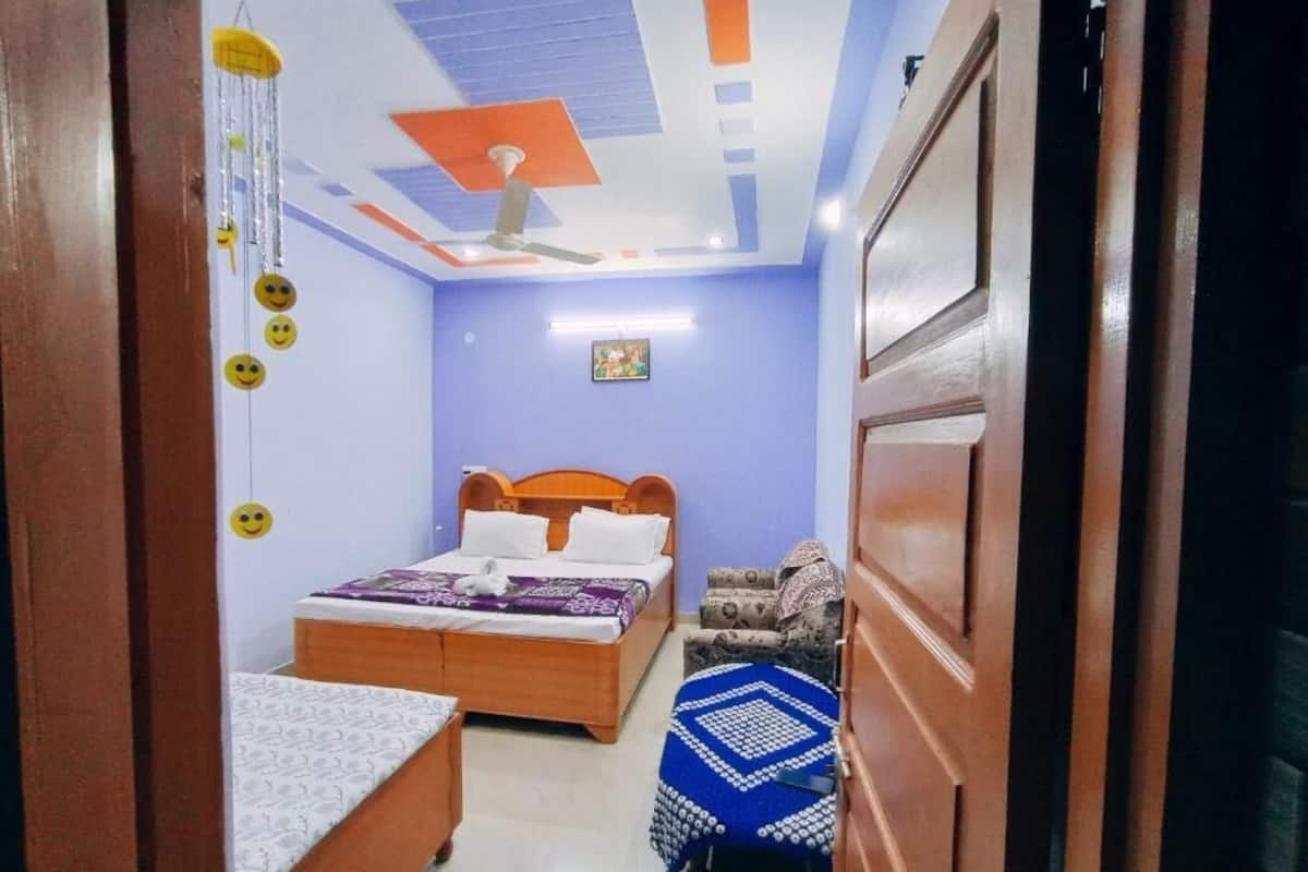 Habitación doble, balcón, vistas a la colina | Sistema de insonorización, tabla de planchar con plancha, wifi gratis