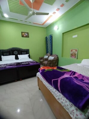 Soundproofing, iron/ironing board, free WiFi - The Gangotri Homestay By Preet rS (Barkot)