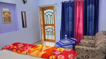 Phòng cách âm, bàn ủi/dụng cụ ủi quần áo