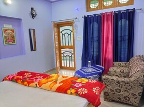Soundproofing, iron/ironing board, free WiFi - The Gangotri Homestay By Preet rS (Barkot)
