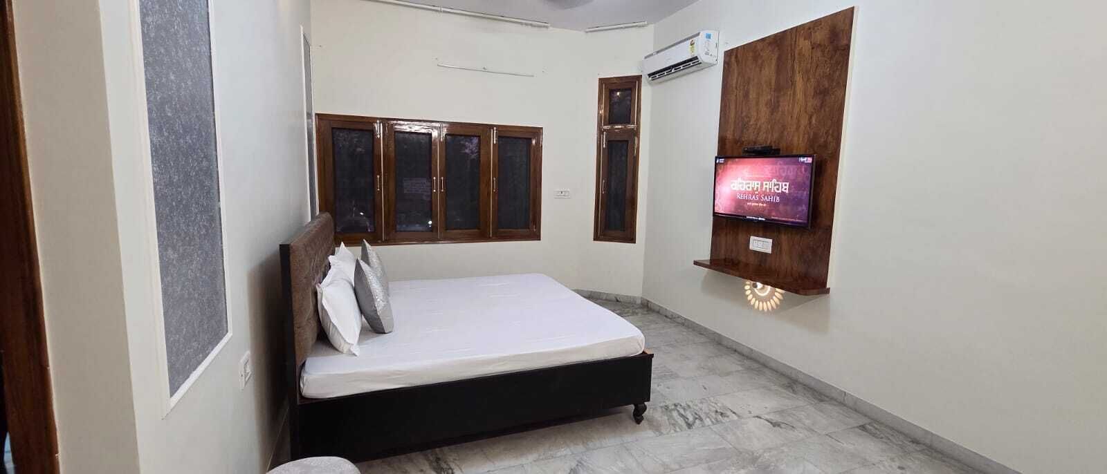 مكتب ومساحة عمل للكمبيوتر المحمول وواي فاي مجانًا