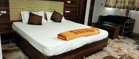 Deluxe szoba | Íróasztal, laptophoz jól használható munkafelület és ingyenes wifi