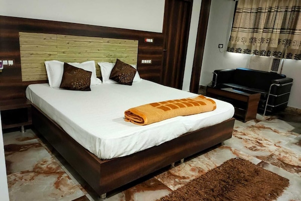 Deluxe Room | Desk, laptop workspace, WiFi (free)
