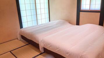 Escritorio, wifi gratis, ropa de cama