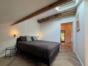 2 chambres, fer et planche à repasser, Wi-Fi gratuit, draps fournis