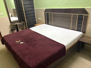 Family Triple Room, City View | Desk, free WiFi - Hotel Mohan (AGRA TAJMAHAL)