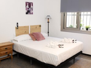 2 bedrooms, Internet, bed sheets - Winahost Lloret Santa Isabel (Lloret de Mar)