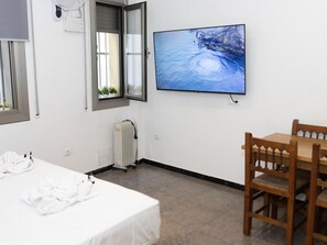 2 bedrooms, Internet, bed sheets - Winahost Lloret Santa Isabel (Lloret de Mar)