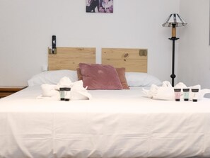 2 bedrooms, Internet, bed sheets - Winahost Lloret Santa Isabel (Lloret de Mar)