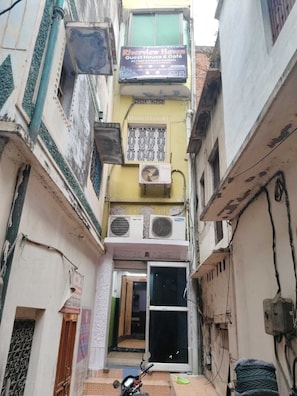 Exterior - Riverview Haven Guest House & Cafe (Varanasi)