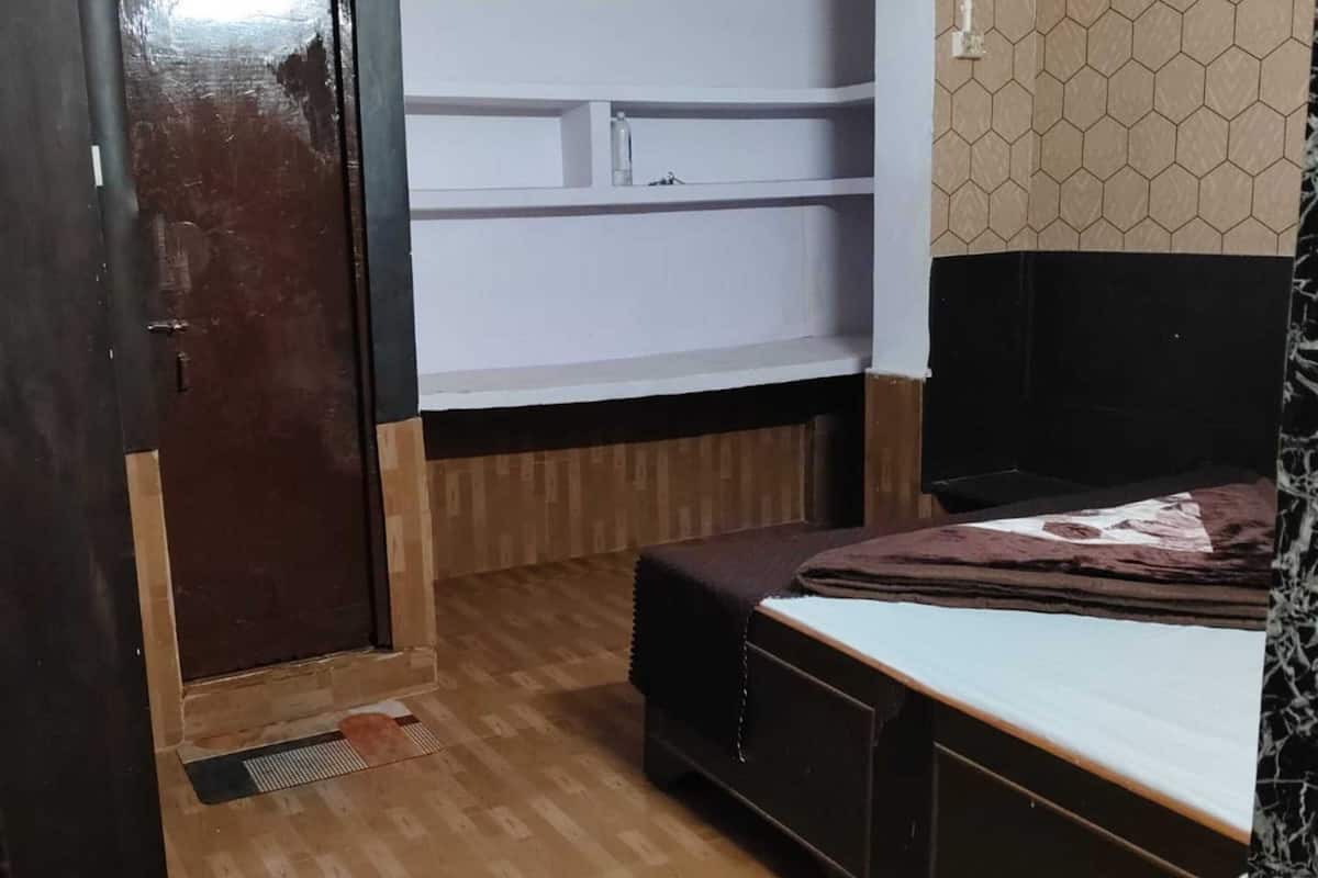 Deluxe Room | Rollaway beds, free WiFi, bed sheets