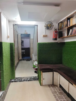 Interior - Riverview Haven Guest House & Cafe (Varanasi)