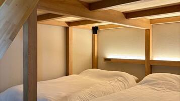 2 bedrooms, desk, WiFi (free), bed sheets