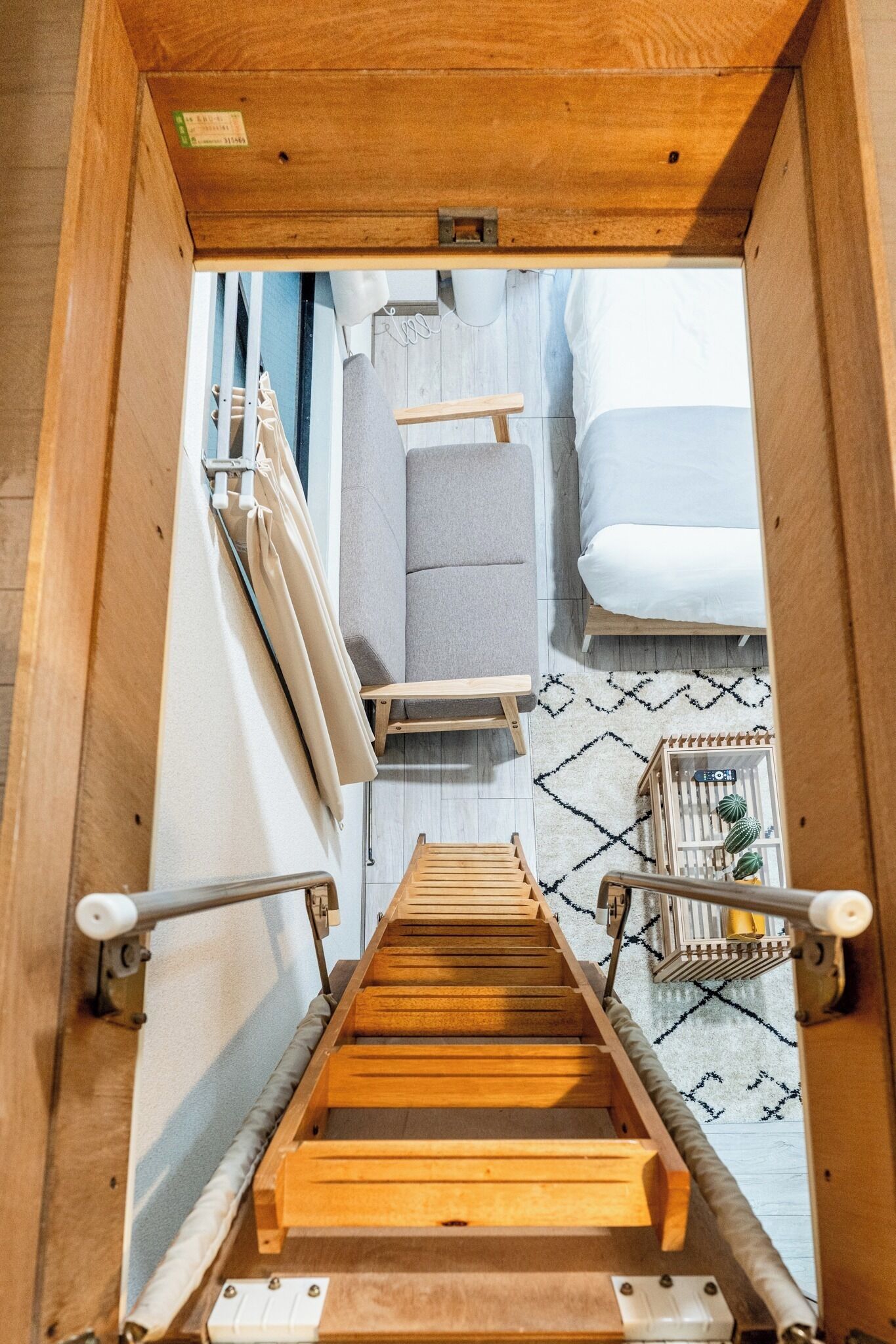 Skrivebord, wi-fi (inkludert) og sengetøy