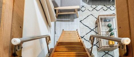 Skrivebord, wi-fi (inkludert) og sengetøy