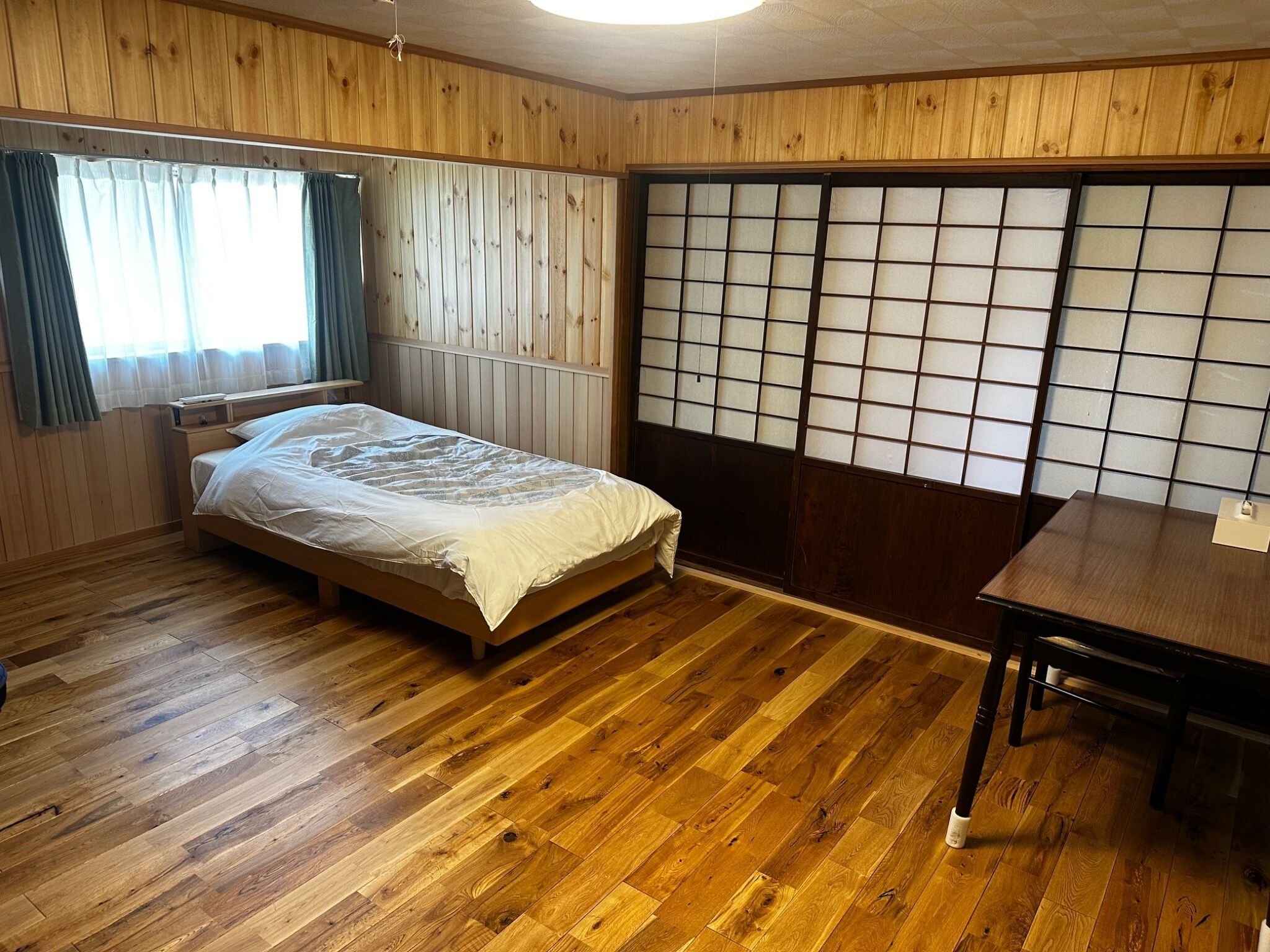 办公桌、熨斗/熨衣板、免费 WiFi、床单