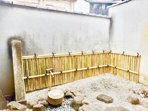 Property grounds - Traditional Japanese house available for private use  200m  Maximum 12 people  2 parking spaces  / Kaizuka City Ōsaka (Kaizuka City)