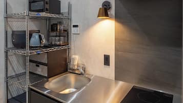 Fridge, microwave, stovetop, cookware/dishes/utensils