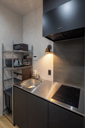 Fridge, microwave, stovetop, cookware/dishes/utensils - Newly opened Tennoji 3minute walk Private ren / Osaka City Ōsaka (Osaka City)