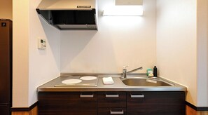 Fridge, microwave, stovetop, cookware/dishes/utensils - Nonsmoking Rinn Sannenzaka Yumeko for 3 people Room only / Kyoto City Kyōto (Kyoto City)