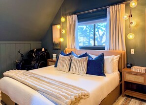 5 bedrooms, iron/ironing board, WiFi, bed sheets - Saco River Home w/ HotTub, Fireplace, Fire Pit (Center Conway)