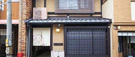 تفاصيل الفندق من الخارج