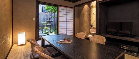 تناول الطعام