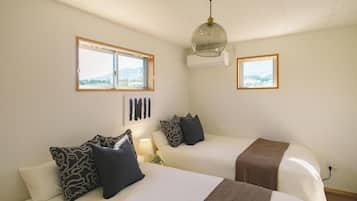 Iron/ironing board, free WiFi, bed sheets