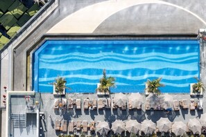 Pool - Luxury 1BR on Palm Jumeirah | Pool Access & Beach (دبي)