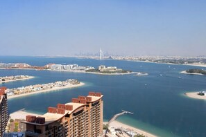 Beach - Luxury 1BR on Palm Jumeirah | Pool Access & Beach (دبي)