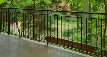 Spacious 6 Bedroom Kraków Home, Prime Location, AC & Heat Perfect for Groups