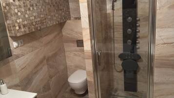 Shower, hair dryer, bidet, towels