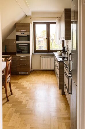 Fridge, microwave, oven, stovetop