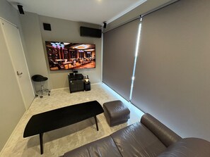 TV - Sakurajima View Nature Modern 3BR 80inch TV B / Kirishima City Kagoshima (Kirishima City)