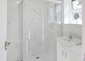 Bathroom - A beautifully restored single-storey two bedroom cottage sleeping four people. (Filey)